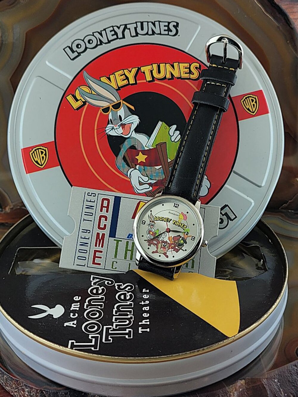 New 2003 Looney Tunes Watch Bugs Bunny Taz Tweety & Daffy Duck